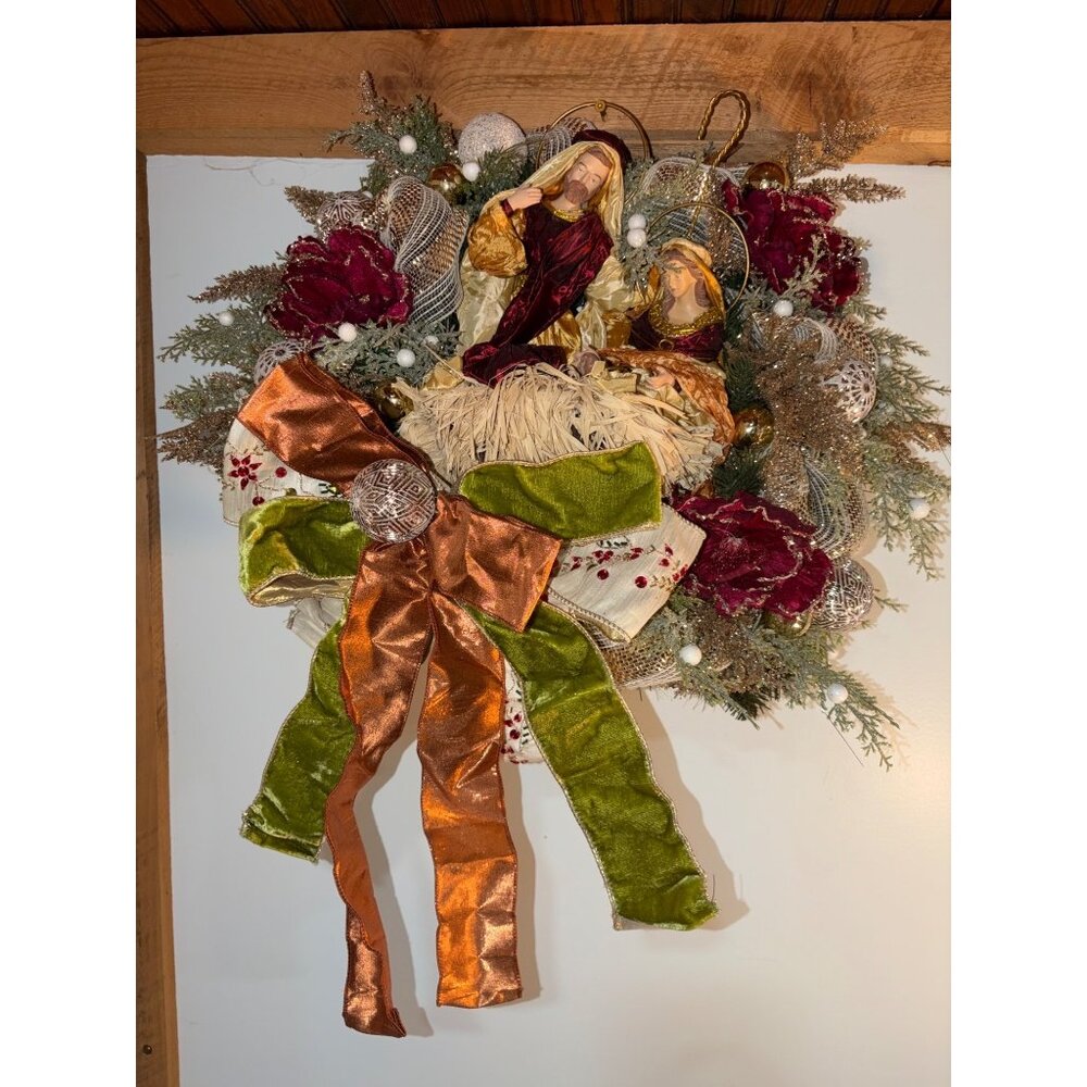 Lighted Nativity Christmas Wreath Velvet Accents Storage Bag Hammacher Schlemmer